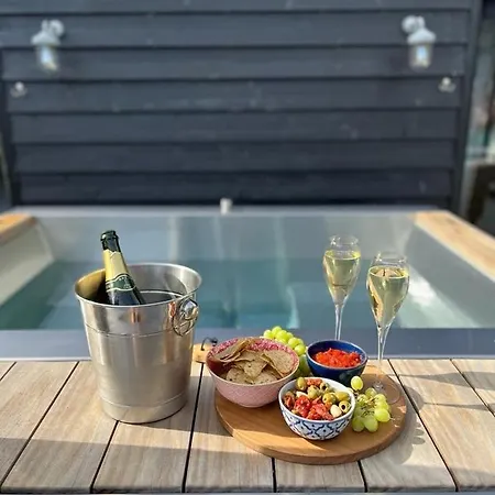 Luxury Barn With Hot Tub, Spa Treatments, Private Dining Little Budworth Extérieur photo