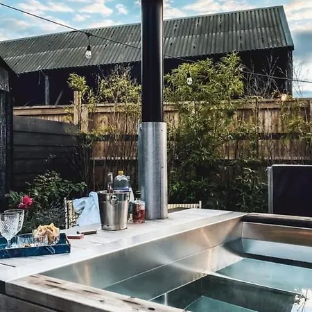 Luxury Barn With Hot Tub, Spa Treatments, Private Dining Little Budworth Extérieur photo