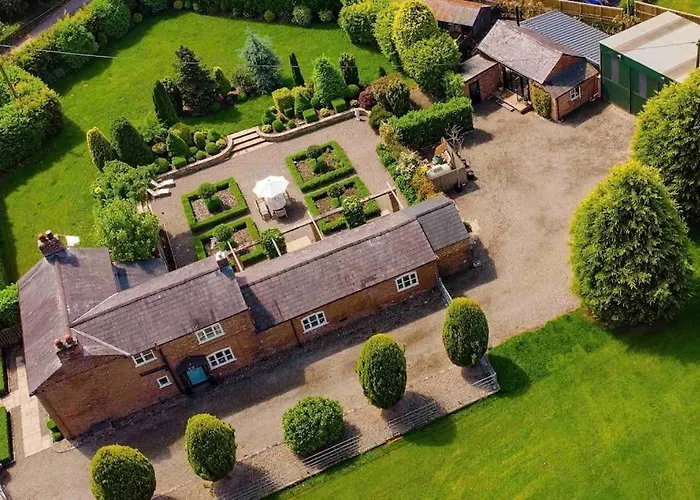 Luxury Barn With Hot Tub, Spa Treatments, Private Dining