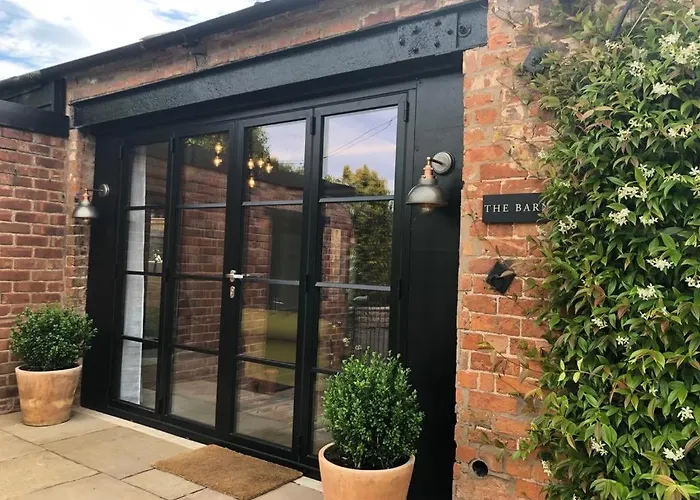 Luxury Barn With Hot Tub, Spa Treatments, Private Dining