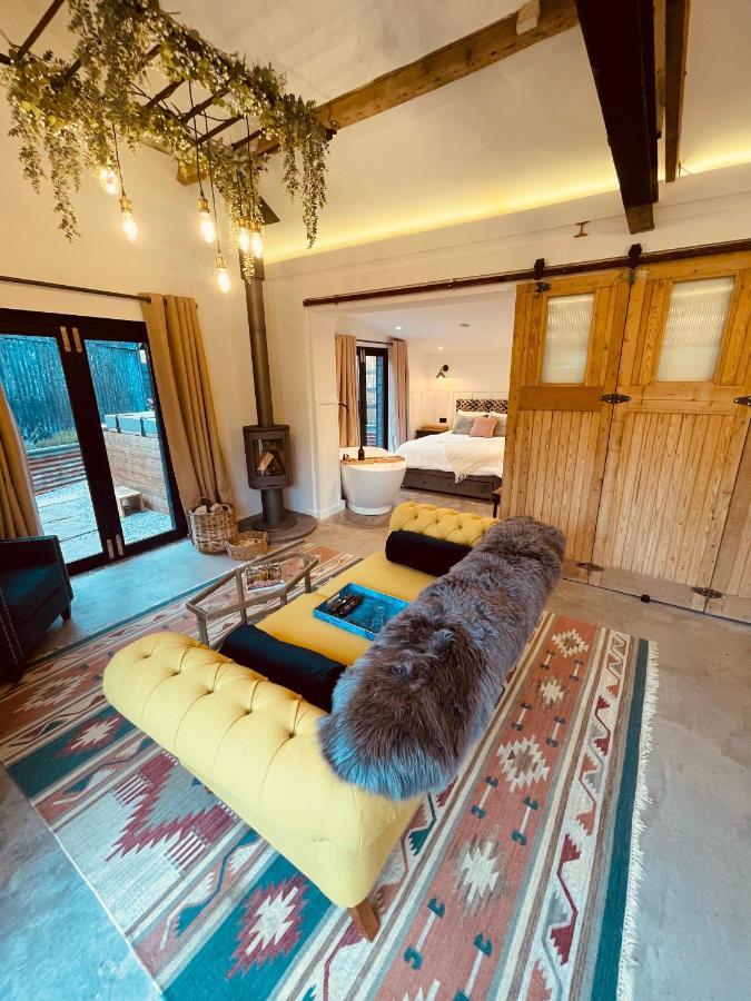 Luxury Barn With Hot Tub, Treatments, Private Dining * Little Budworth