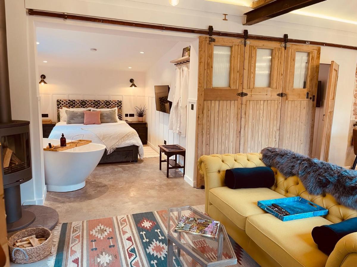 Luxury Barn With Hot Tub, Treatments, Private Dining Little Budworth