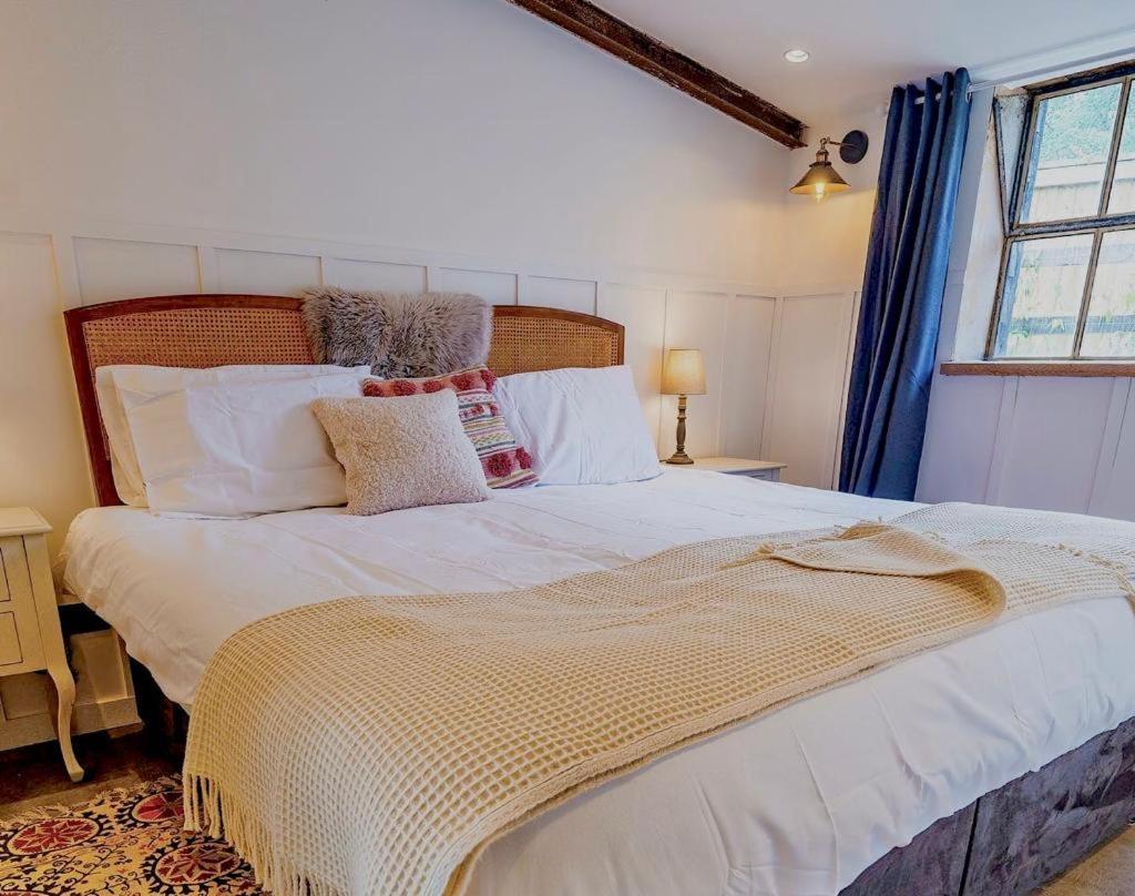 Luxury Barn With Hot Tub, Treatments, Private Dining Holiday home Little Budworth