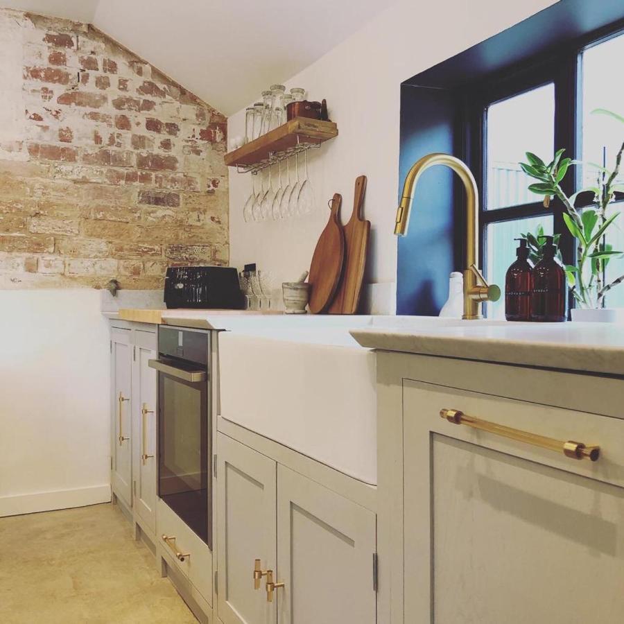 Luxury Barn With Hot Tub, Treatments, Private Dining Holiday home *
